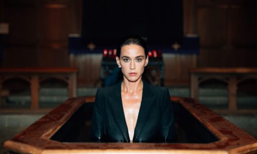Ya está disponible Watch It Burn, el nuevo sencillo de Katy Perry