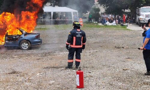 TRABAJANDO HOMBRO CON HOMBRO BOMBEROS DE BANDERILLA Y XALAPA