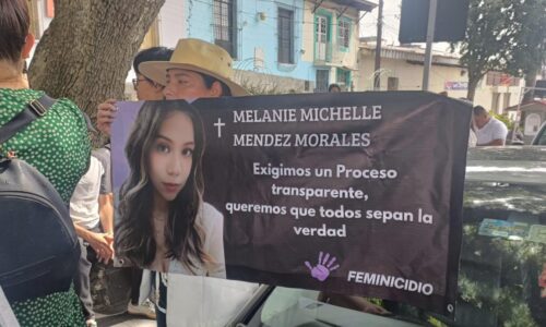 Marchan en Xalapa para exigir el esclarecimiento de la muerte de Melanie
